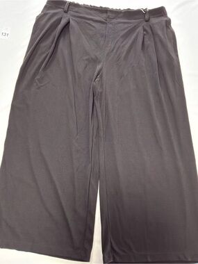 HALARA Wide-Leg Pleated Pants in Black